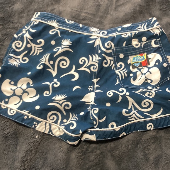 Roxy quiksilver blue with white floral pattern - Picture 2 of 3